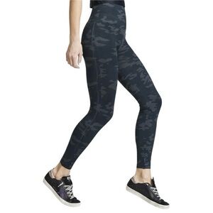 SPANX Look at Me Now Seamless Cropped Leggings in Black Camo